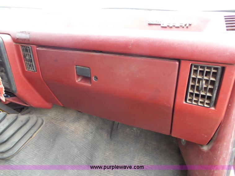 image for item J4119 1987 Ford F350 XLT Lariat service truck