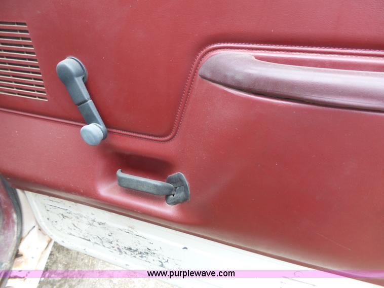 image for item J4119 1987 Ford F350 XLT Lariat service truck