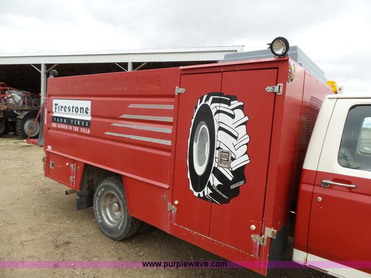 image for item J4119 1987 Ford F350 XLT Lariat service truck