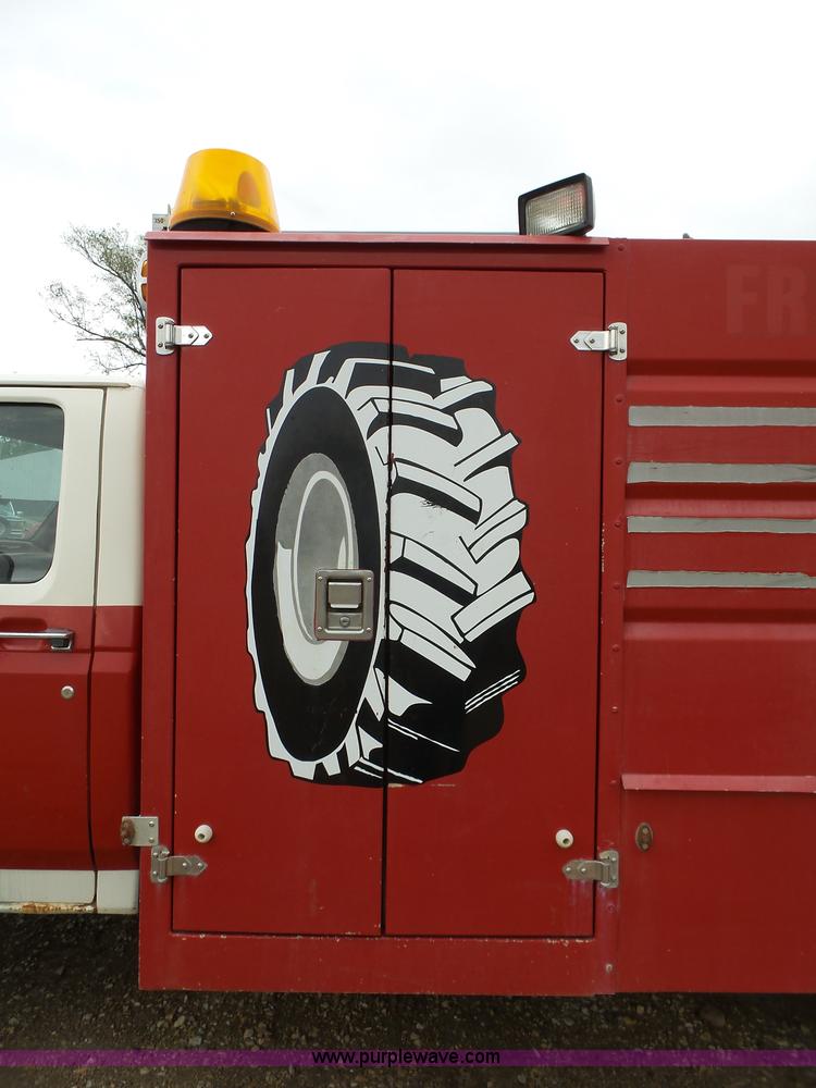 image for item J4119 1987 Ford F350 XLT Lariat service truck