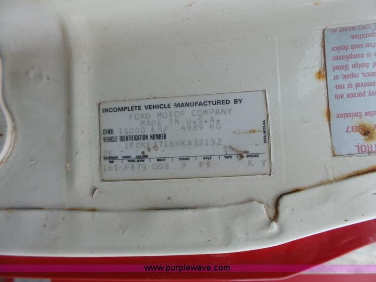 image for item J4119 1987 Ford F350 XLT Lariat service truck