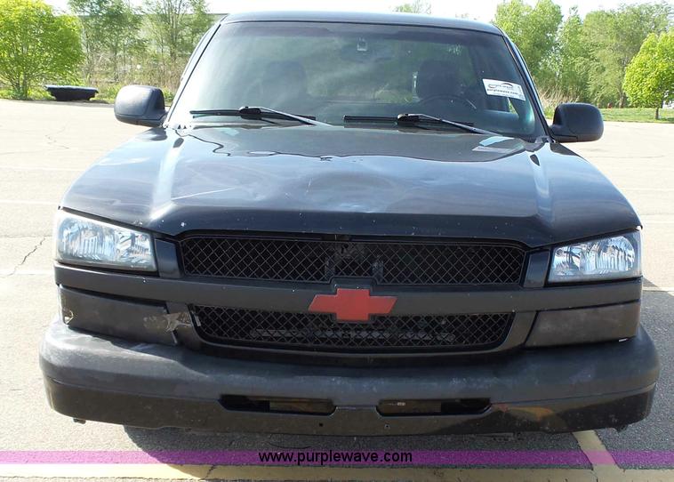 image for item J4129 2004 Chevrolet Silverado 1500 pickup truck