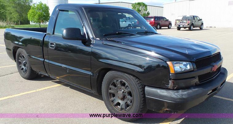image for item J4129 2004 Chevrolet Silverado 1500 pickup truck