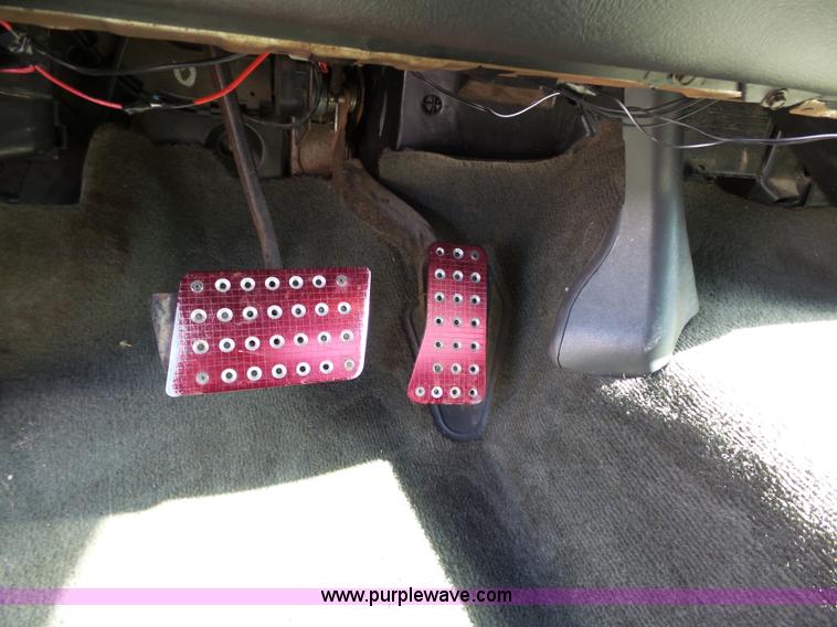 image for item J4129 2004 Chevrolet Silverado 1500 pickup truck