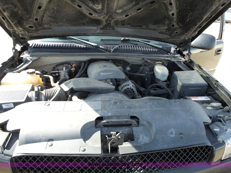 image for item J4129 2004 Chevrolet Silverado 1500 pickup truck