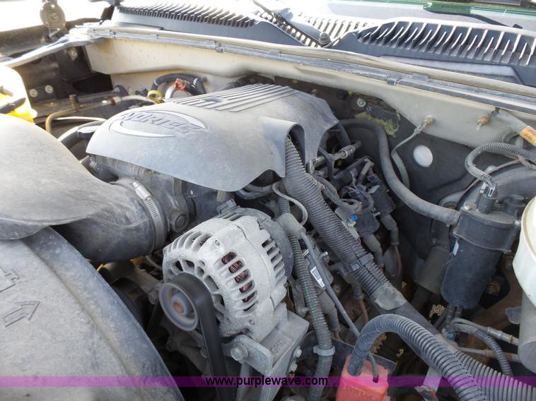 image for item J4129 2004 Chevrolet Silverado 1500 pickup truck