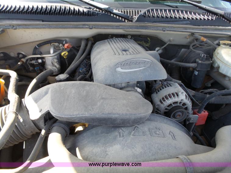 image for item J4129 2004 Chevrolet Silverado 1500 pickup truck