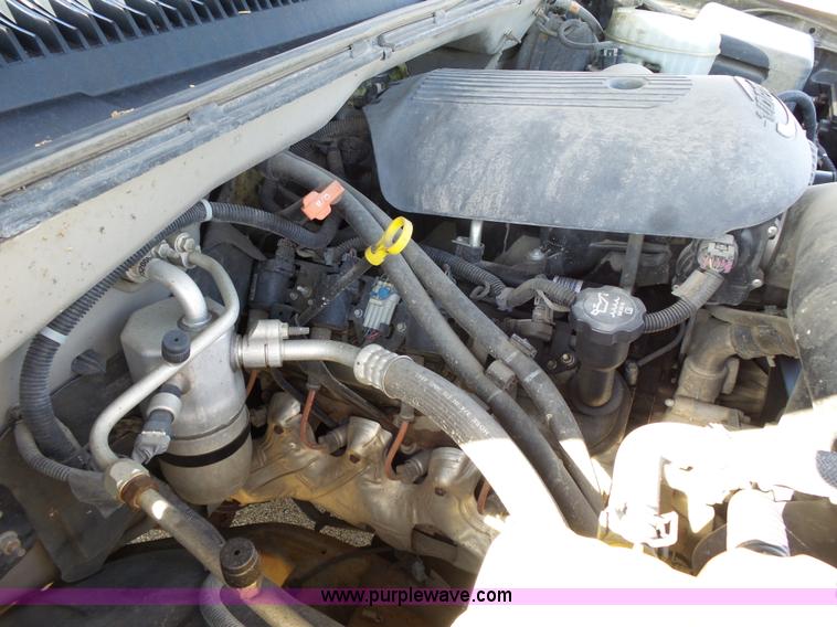 image for item J4129 2004 Chevrolet Silverado 1500 pickup truck