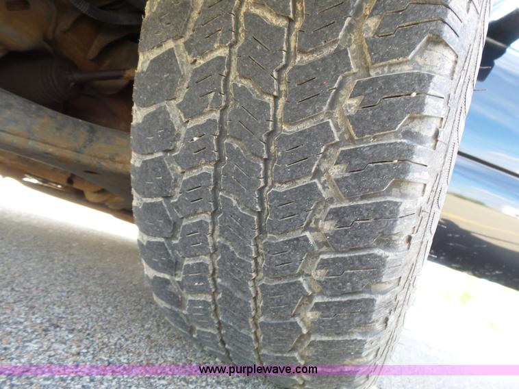 image for item J4129 2004 Chevrolet Silverado 1500 pickup truck