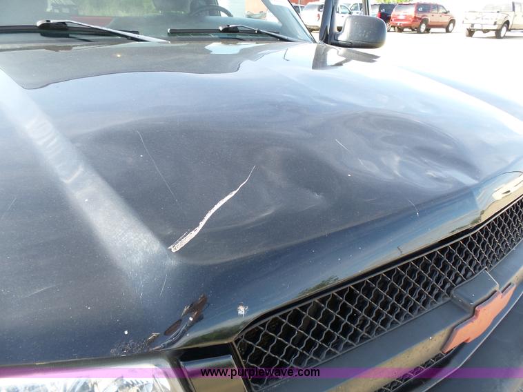 image for item J4129 2004 Chevrolet Silverado 1500 pickup truck