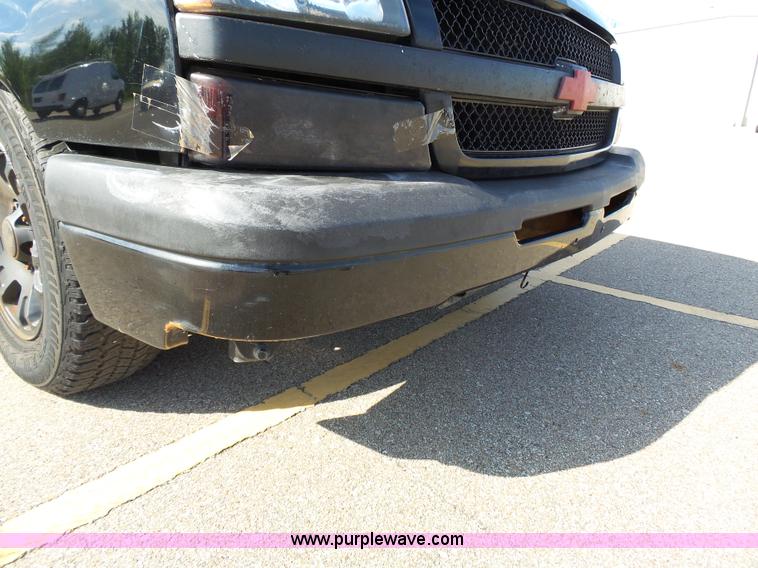 image for item J4129 2004 Chevrolet Silverado 1500 pickup truck