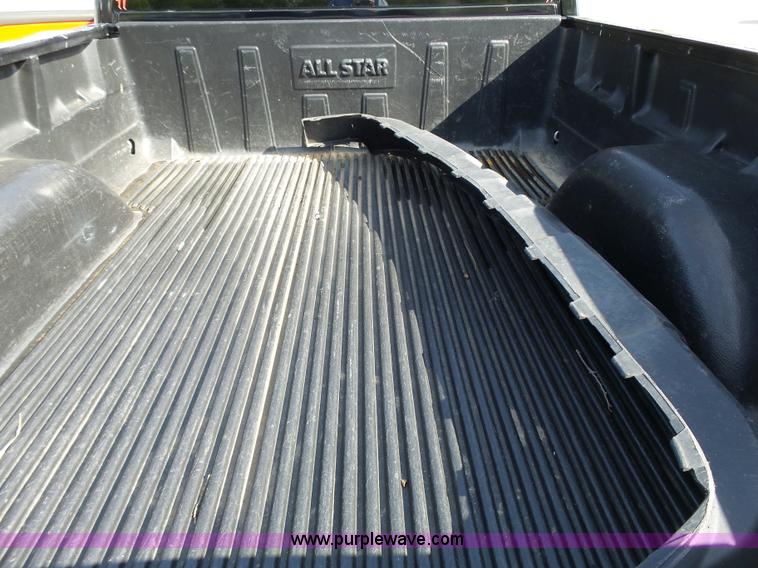 image for item J4129 2004 Chevrolet Silverado 1500 pickup truck