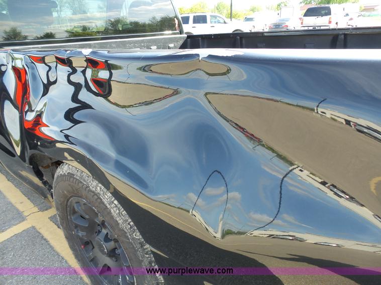 image for item J4129 2004 Chevrolet Silverado 1500 pickup truck