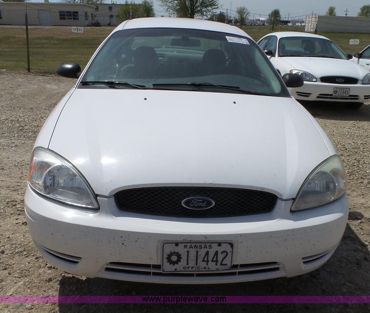 image for item J4989 2006 Ford Taurus SE