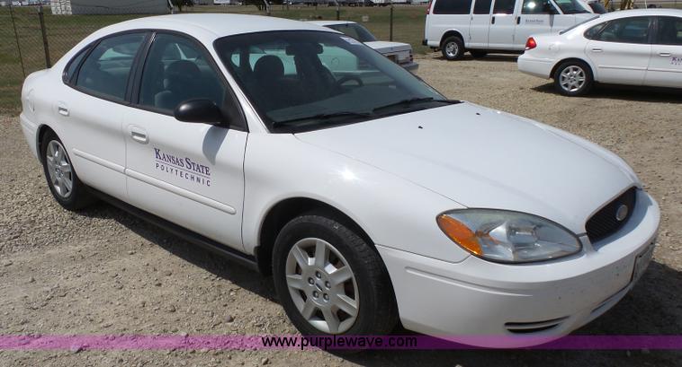 image for item J4989 2006 Ford Taurus SE