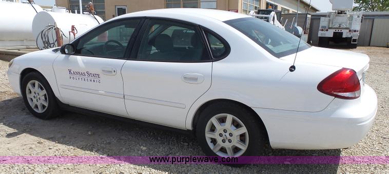 image for item J4989 2006 Ford Taurus SE