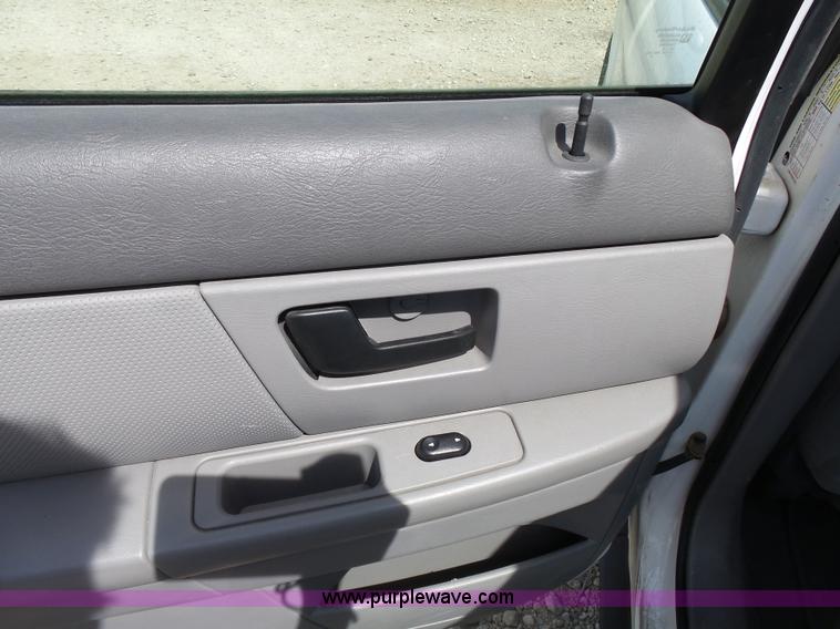 image for item J4989 2006 Ford Taurus SE