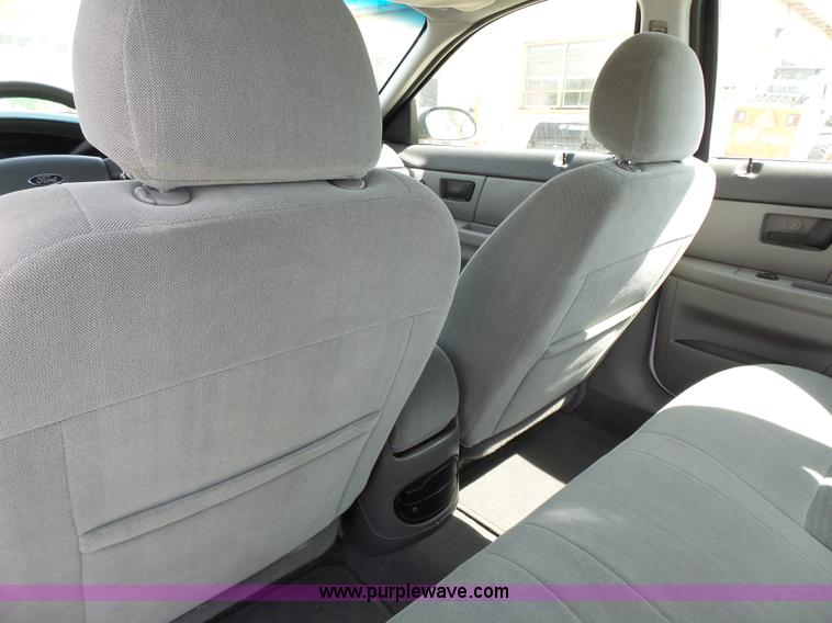 image for item J4989 2006 Ford Taurus SE