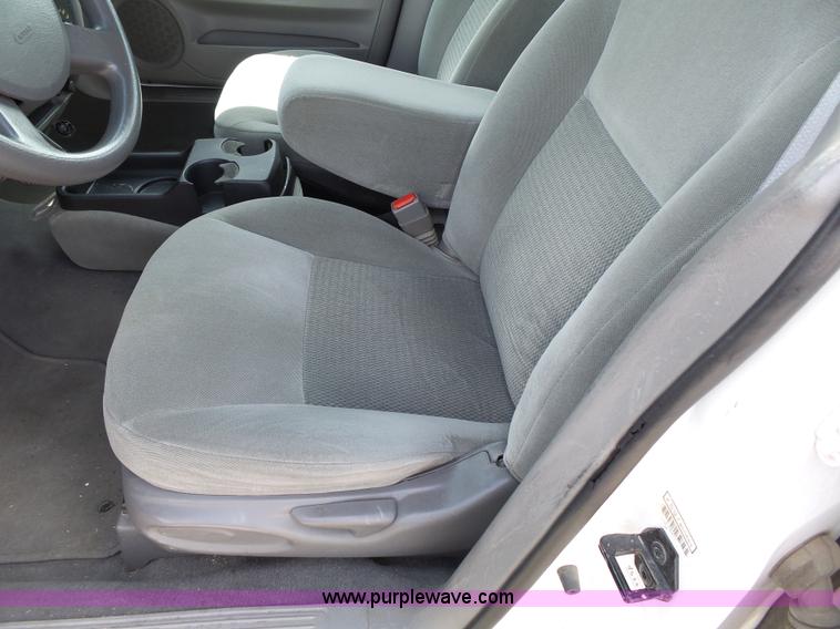 image for item J4989 2006 Ford Taurus SE