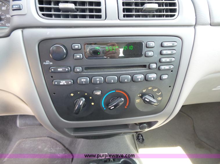 image for item J4989 2006 Ford Taurus SE