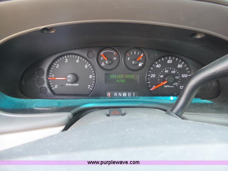 image for item J4989 2006 Ford Taurus SE