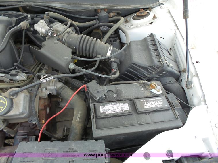 image for item J4989 2006 Ford Taurus SE