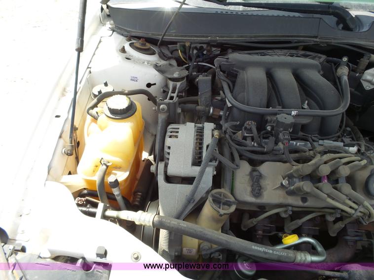 image for item J4989 2006 Ford Taurus SE