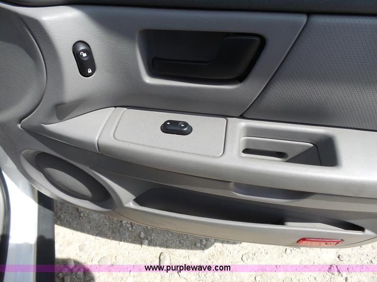 image for item J4989 2006 Ford Taurus SE