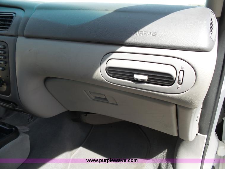 image for item J4989 2006 Ford Taurus SE