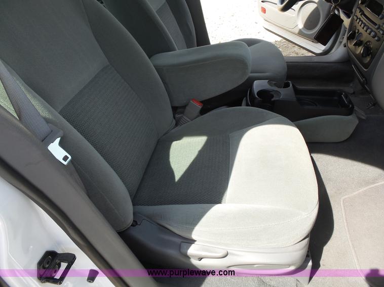 image for item J4989 2006 Ford Taurus SE