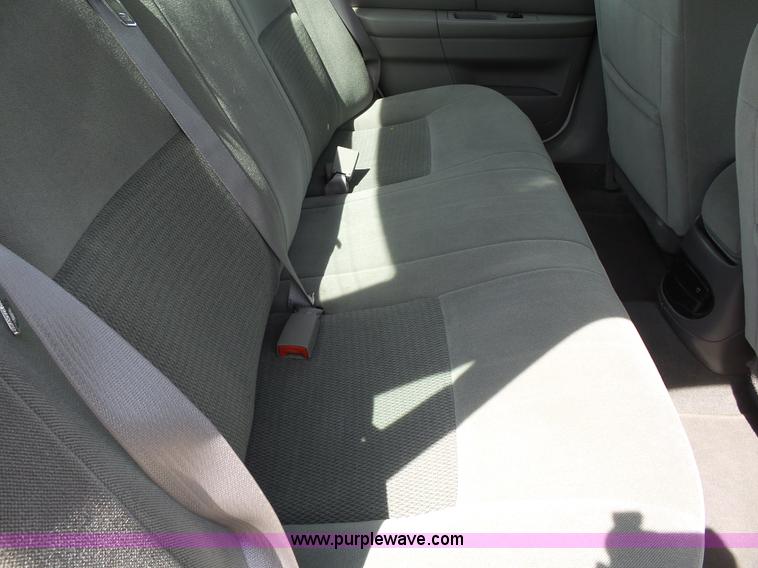 image for item J4989 2006 Ford Taurus SE