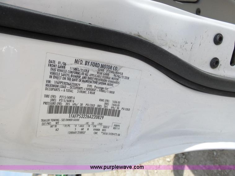 image for item J4989 2006 Ford Taurus SE