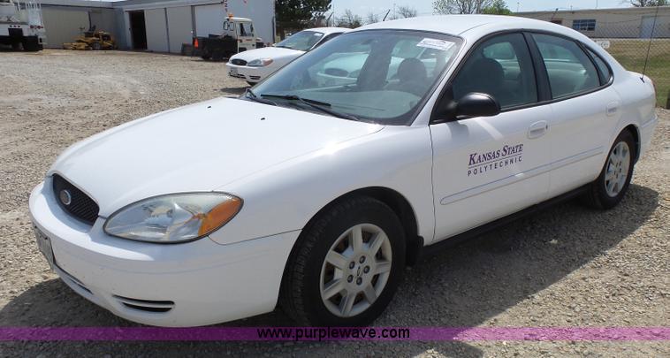 image for item J4992 2006 Ford Taurus SE