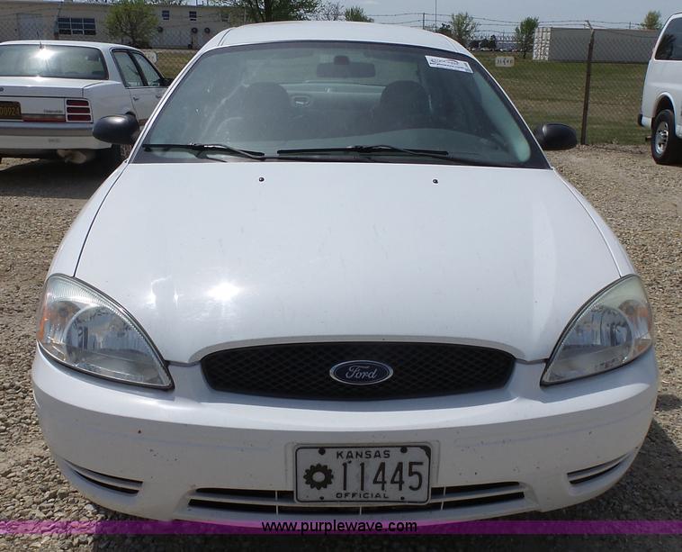 image for item J4992 2006 Ford Taurus SE