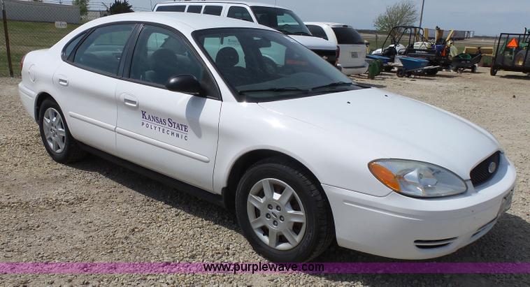 image for item J4992 2006 Ford Taurus SE