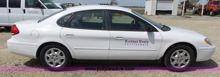 image for item J4992 2006 Ford Taurus SE