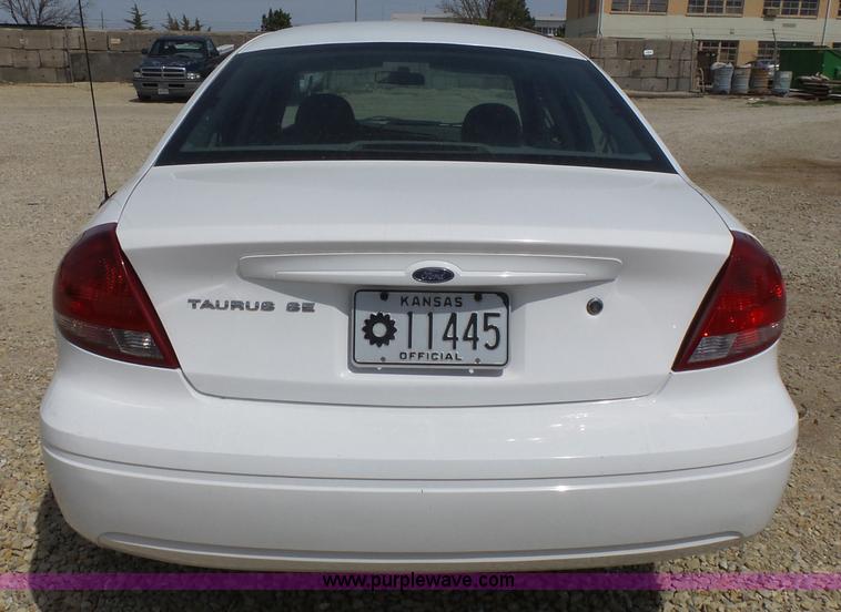 image for item J4992 2006 Ford Taurus SE