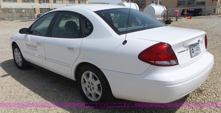 image for item J4992 2006 Ford Taurus SE