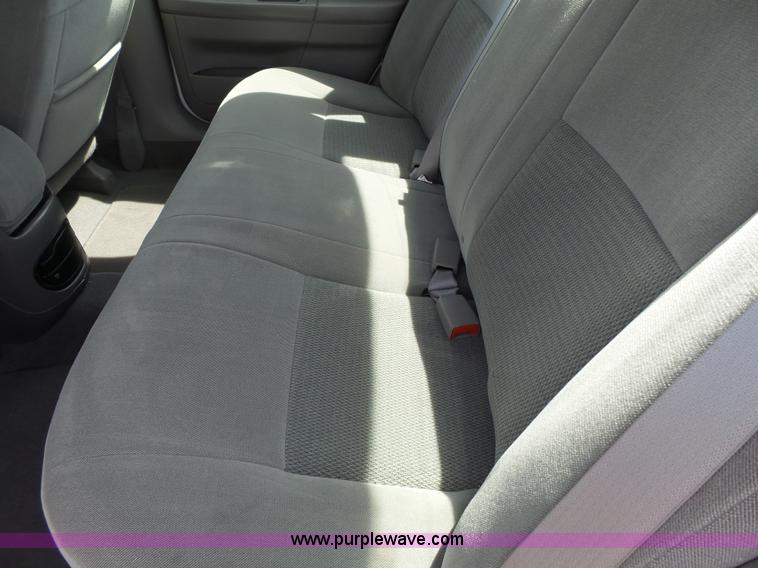 image for item J4992 2006 Ford Taurus SE