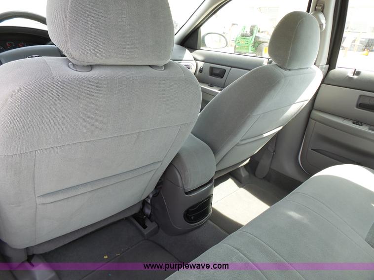 image for item J4992 2006 Ford Taurus SE