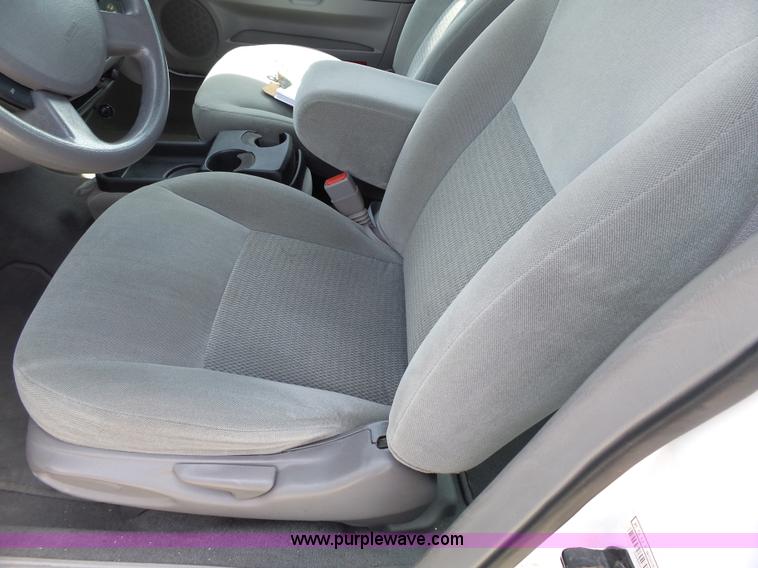 image for item J4992 2006 Ford Taurus SE