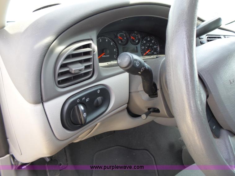 image for item J4992 2006 Ford Taurus SE