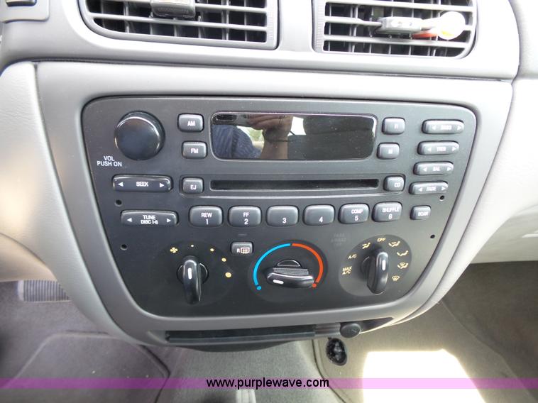 image for item J4992 2006 Ford Taurus SE