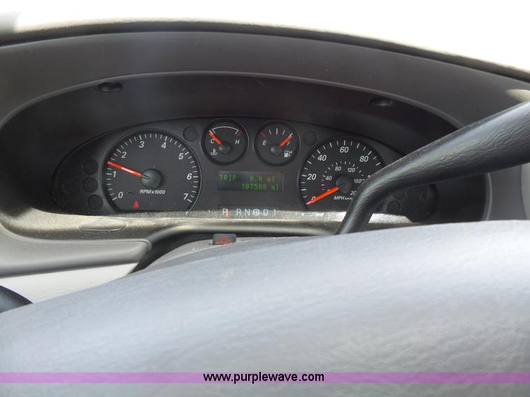 image for item J4992 2006 Ford Taurus SE