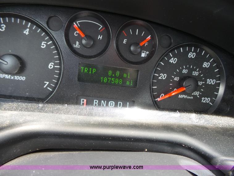 image for item J4992 2006 Ford Taurus SE