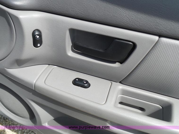 image for item J4992 2006 Ford Taurus SE