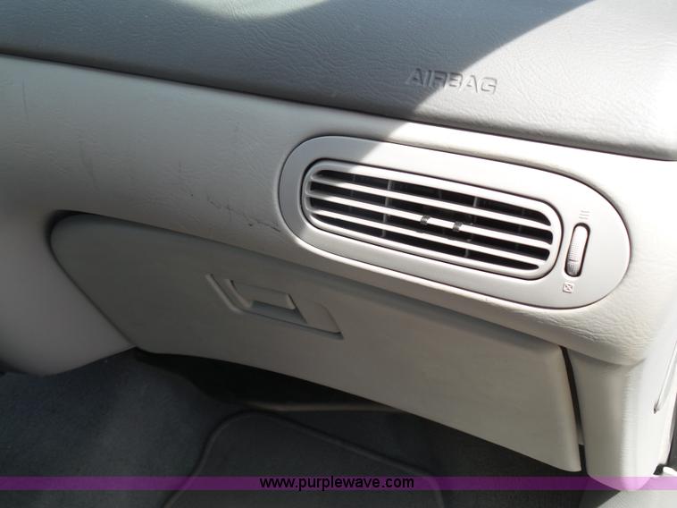 image for item J4992 2006 Ford Taurus SE