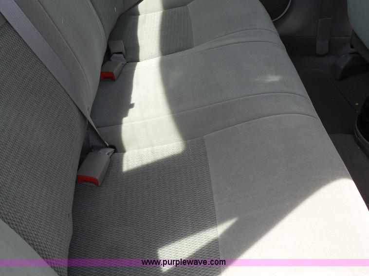 image for item J4992 2006 Ford Taurus SE