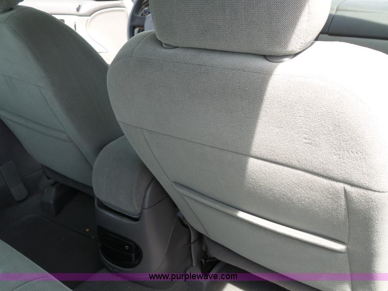 image for item J4992 2006 Ford Taurus SE