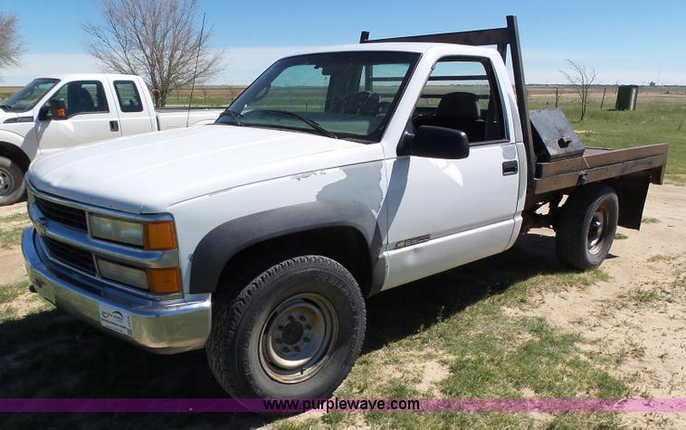 image for item J6135 2000 Chevrolet 2500 flatbed pickup truck